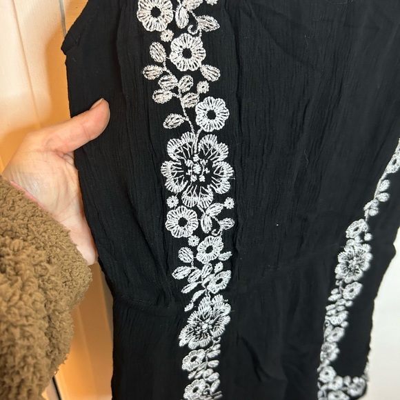 Forever 21 Floral Embroidered Romper - Picture 5 of 5